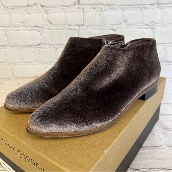 Kelsi Dagger Brooklyn Brown Velvet Side Zip Ankle Boots size 7.5 - Picture 2 of 8